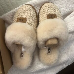 NWT UGG cozy knit shearling slipper